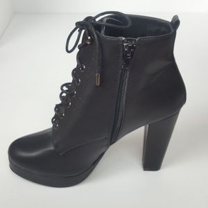 Rouge Helium black heels